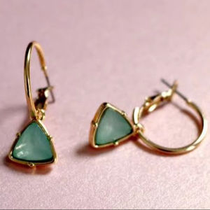 Boucles d'oreilles en argent Sterling plaqué or faites à la main Aqua Green Cut Gemstone 10mm Trillion Shape Bezel Setting Anniversary Gift - Product Image 1