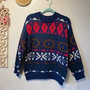 Venta al por mayor de mujeres con logotipo personalizado impreso patrón pulóver diseño manga larga Vintage cuello redondo pulóver sudadera mejor calidad - Product Image 1