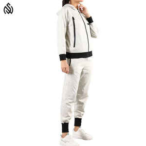 Chándal cortavientos Conjuntos de mujer Nuevo diseño OEM Chándales de mujer Ropa deportiva Conjuntos cortavientos - Product Image 4