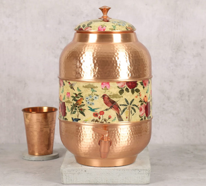 Distributeur d'eau en cuivre poli en forme de tonneau avec une belle rose rose et un motif floral, disponible au prix de gros. - Product Image 2