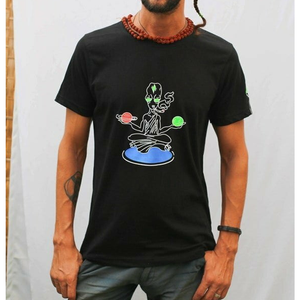 T-shirt personnalisé avec impression UV, couleurs vives, design durable pour la mode ou une utilisation promotionnelle - Product Image 4