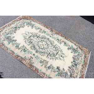 Alfombra Turca Vintage de 3.9x6.7 pies, Alfombra de Lana Marrón - Product Image 4