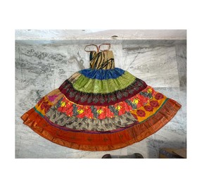 ชุดเดรสยาวผ้าไหมรีไซเคิลงานฝีมือ: กระโปรงทรงโบฮีเมียนแบบหลายชั้น - Product Image 1