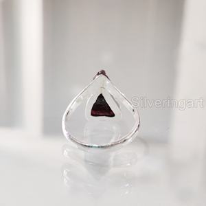 Anillo de Plata de Ley 925 Hecho a Mano con Gema de Granate Natural, Piedra de Nacimiento de Enero, Diseño de Corona en V, para Mujer - Product Image 6