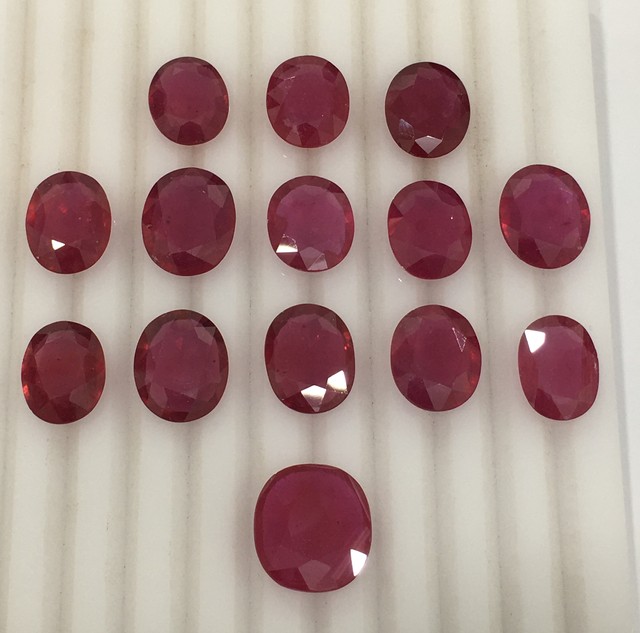 Wholesale Price Fine Quality 8-15 CT Natural Pinkish Red Oval Cut Heat-Treated Loose Ruby Gemstone for Jewelry Making
