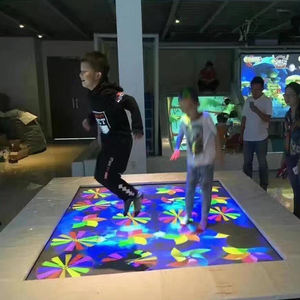 屋内デジタルインタラクティブトランポリン投影ゲーム機器を子供向けアミューズメント施設、スポーツプレイゾーン向けにカスタマイズ - Product Image 1