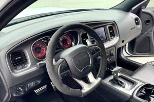 Magnifique Dodge Charger SRT Hellcat 2017, moteur Hemi V8 suralimenté, transmission automatique - Product Image 5