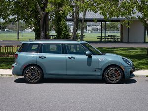 มินิ คูเปอร์ คลับ รุ่นจอห์น คูเปอร์ เวิร์คส์ ออลโฟร์ ยูนทอลด์ อิดิชั่น ปี 2023 เกียร์อัตโนมัติ เครื่องยนต์ 4 สูบ - Product Image 3