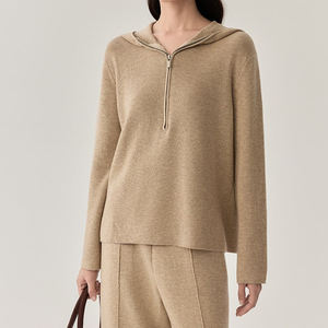 เสื้อฮู้ดดี้แขนยาวแฟชั่นสีพื้นถักจากผ้าฝ้าย 100% ผลิตภัณฑ์ใหม่สำหรับฤดูหนาว พร้อมโลโก้ด้านหน้า ดีไซน์ปรับแต่งได้ - Product Image 1