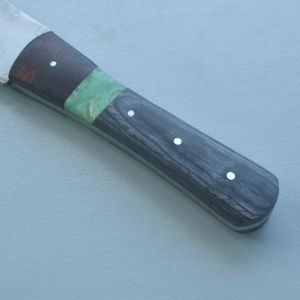 Cuchillo Bowie de Caza Galway Grove, Hecho a Mano, de Acero Inoxidable de Grado Industrial, con Borde Dentado, Mango de Madera y Diseño Grabado, Fijo - Product Image 3