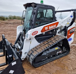 Meilleur modèle d'occasion 2023 pour chargeuse compacte sur chenilles T76, moteur diesel Perkins, 3 tonnes, idéale pour la construction et la manutention de matériaux - Product Image 3