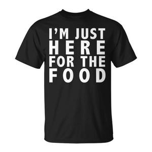 Camiseta promocional para reuniones familiares con la frase 'I'm Just Here For The Food' - Product Image 1