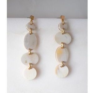 Boucles d'oreilles artisanales en corne de buffle écologiques de haute qualité, bijoux de mode pour femmes en provenance d'Inde - Product Image 4