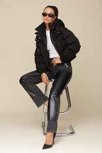 Chaqueta de mujer de calidad premium Chaqueta de mezclilla con capucha Manga larga Cremallera completa Nuevo diseño Venta al por mayor Chaqueta acolchada de burbujas - Product Image 4