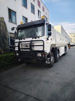Camion-citerne à carburant Sinotruk d'occasion avec transmission manuelle, moteur diesel, roues motrices 8x4, matériau en acier pour le stockage d'huile, vente à Dubaï