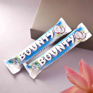 Barras de chocolate con coco Bounty al por mayor, tamaños surtidos de 57g estándar y 28g mini, en paletas mixtas para venta al por mayor de dulces. - Product Image 1