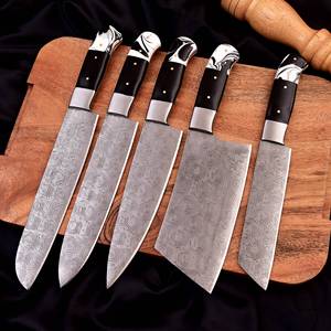 Juego de cuchillos de chef de cocina de acero de Damasco de cinco piezas, cuchillas de acero al carbono de 8 pulgadas, mango de madera, diseño de capas plegadas, bolsa de cuero para exteriores - Product Image 1