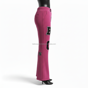 Pantalones Acampanados para Mujer, Tela de Poliéster y Elastano de 300 g/m², Color Magenta, Parche de Letras, Aplique con Logotipo Personalizado, Estilo Deportivo - Product Image 3