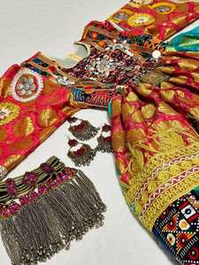 2025 último hecho a medida hecho a mano de las mujeres rojo Salwar Kameez Tasa de venta al por mayor bajo MOQ Botón de cintura Natural para fiestas - Product Image 5