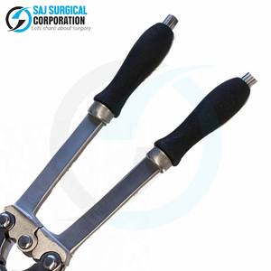 Castrador de mango de acero inoxidable negro corto Superficie de agarre antideslizante para uso seguro en agricultura al aire libre Veterinario para todo tipo de clima - Product Image 4