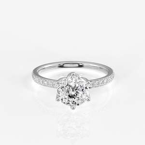Anillo de Oro de 18K con Moissanita y Diamantes Pavé, Corte Portugués Tulipán con Seis Puntas, Elegante y Lujoso - Product Image 6