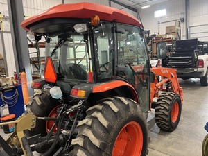 For M5660 4WD Wheel Tractor 110HP Diesel Engine with Front Loader Certified Orange Color - Product Image 3
