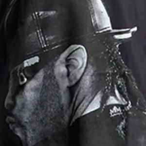 T-shirt graphique Stacktober pour hommes et femmes, impression artistique de portrait sombre, coton noir, streetwear créatif - Product Image 3