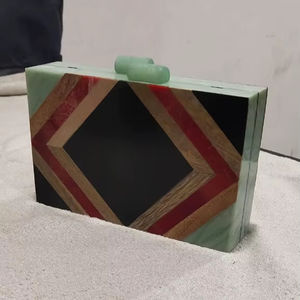 Bolso de Mano de Resina de Alta Calidad, un Accesorio Imprescindible para las Amantes de la Moda, Disponible para la Venta desde India - Product Image 1