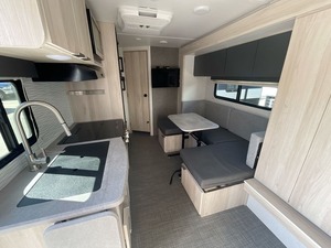 Caravanes de voyage d'occasion Winnebago Industries Hike H210RB 2021 - Product Image 5