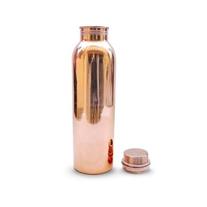 Bouteille d'eau de conception supérieure en cuivre pur pour la salle de sport de bureau et le yoga Ayurveda Bouteille en cuivre recommandée par l'exportateur indien - Product Image 3