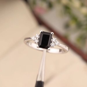 925แหวนเงินสเตอร์ลิงสุดโรแมนติกสำหรับผู้หญิงชุดหินตัดแปดเหลี่ยมกระดูกสันหลังสีดำไข่มุกเพชรสำหรับงานหมั้นในงานแต่งงาน - Product Image 1