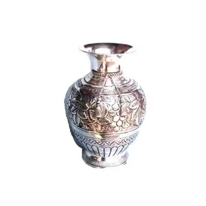 แจกันสไตล์ราชวงศ์ที่มีสไตล์ด้วยการพิมพ์ที่สวยงามและของตกแต่งทำด้วยมือของนักออกแบบสีทองสำหรับการตกแต่งภายในที่ทันสมัย - Product Image 5