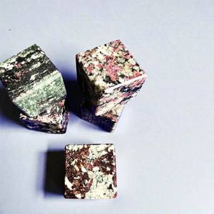 Cubo Eudialyte de calidad superior, piedra preciosa de cristal de ágata bellamente tallada DE LA India grabada con tema de amor, Exportación exquisita - Product Image 2