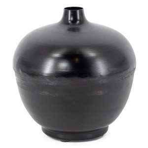 Élégant vase à fleurs en métal de qualité supérieure fabriqué à la main de style antique avec des détails complexes pour une décoration de maison moderne et vintage. - Product Image 5