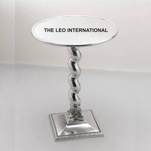 Mesa Auxiliar de Diseño Minimalista, Simple y Elegante, Muebles Decorativos, Totalmente Metálica, Mesa Auxiliar de Aluminio para Sala de Estar - Product Image 1