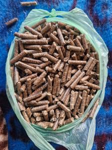 Granulés de biomasse en bois de pin de qualité supérieure 6 MM, organiques, longue durée de conservation pour le chauffage et le combustible - Product Image 2