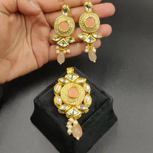 Indian Kundan Messing Mode Sieraden Hanger Set Met Geometrisch Design En Parel Trendy Bollywood Stijl Voor Meisjes Groothandel