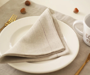 Vente en gros de serviettes en lin à ourlet | Serviettes en tissu lavables douces faites à la main | Serviettes de table élégantes pour les repas, les mariages et les fêtes - Product Image 2
