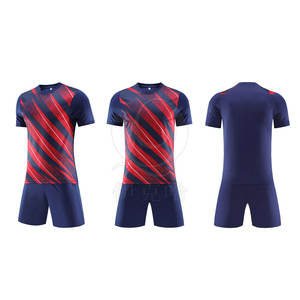 Uniforme de football personnalisé avec tissu respirant pour les matchs d'équipe, ensemble maillot et short de football léger - Product Image 1