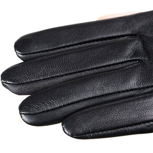 Cómodos guantes cálidos de invierno de cuero genuino para exteriores/Última llegada Último diseño Guantes ligeros de cuero de moda - Product Image 3