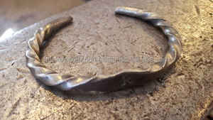 Bracelet en acier Damas fait main, forgé à la main, motif précieux, pour hommes et femmes, de Falak World Export - Product Image 6