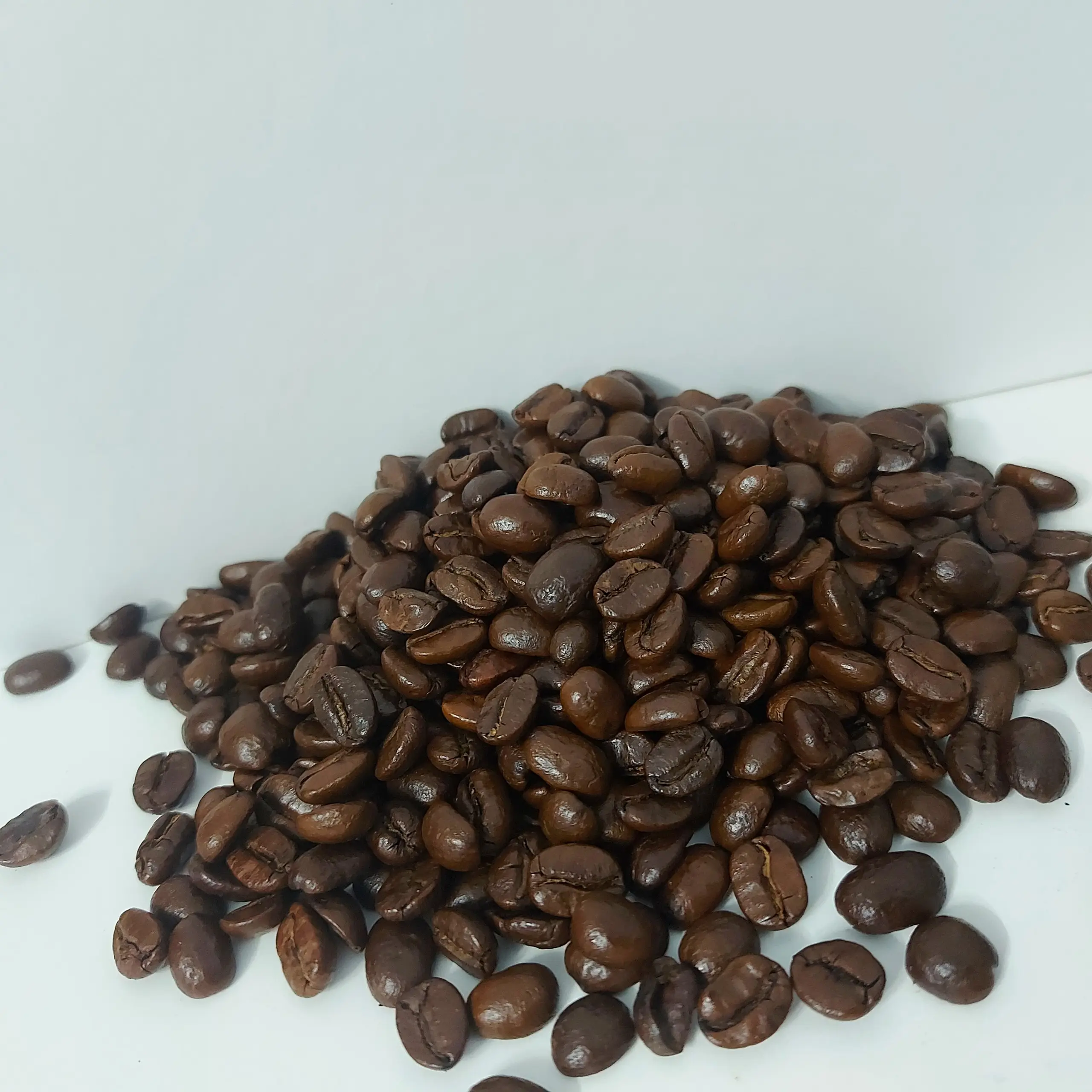1. Top Selling Robusta Roasted Coffee Beans Screen-18 With HACCP -ISO 9001:2015 Certificated Mariocoffee Brand From Viet Nam 1kg