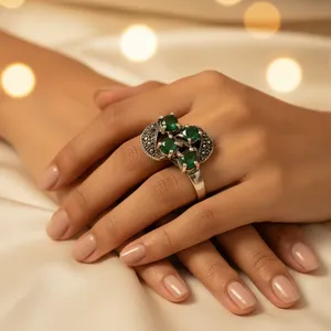 Anillo de Plata 925 con Esmeralda de Estilo Romántico para Mujer, Chapado en Rodio, Patrón de Cruz, Joyería Fina con Piedras Preciosas, Zirconia Principal para Boda - Product Image 1