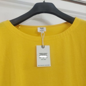 เสื้อยืดผู้หญิงแฟชั่นทรงเข้ารูป ปี 2025-2026 ขายส่ง เสื้อยืดแขนสั้นผ้าฝ้ายสำหรับฤดูร้อน ส่งตรงจากโรงงาน สไตล์ลำลอง แขนสั้น สีพื้น - Product Image 4