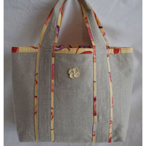 Sac fourre-tout minimaliste en lin avec passepoil imprimé beige et accents multicolores, fabriqué en lin et coton, pour le transport quotidien - Product Image 1