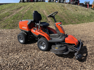 Cortacésped Husqvarna Rider R316TsX AWD con plataforma delantera de 103 cm, motor Kawasaki V-Twin, tracción total, dirección asistida, tractor de jardín con sistema BioClip Mulch - Product Image 2