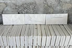 Revêtement mural en pierre de marbre blanc de conception moderne Vietnam d'usine gaufré imperméable à l'eau bon prix pour la façade de bâtiment d'hôtel et de villa - Product Image 6