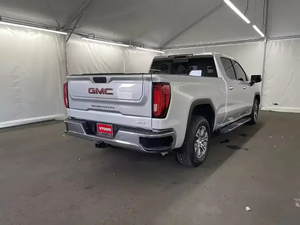 GMC Sierra 1500 2024 Usada, Volante a la Izquierda, Asientos de Cuero, Cámara Trasera, Emisión Euro IV, Faros de Xenón, Pantalla Táctil, ABS - Product Image 2