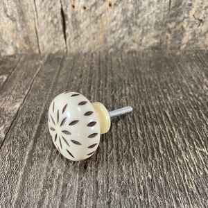 Boutons de tiroir de Style ange créatif indien accessoires de décoration de la maison pour salon faits à la main par des artisans qualifiés fabriqués en Inde - Product Image 5