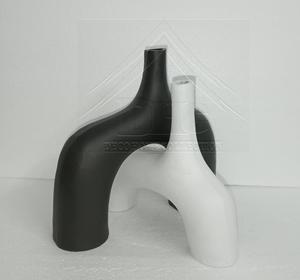 Elegante florero decorativo de aluminio y metal, impresionante pieza de acento en blanco y negro, perfecto tanto para casas modernas como para grandes eventos - Product Image 4